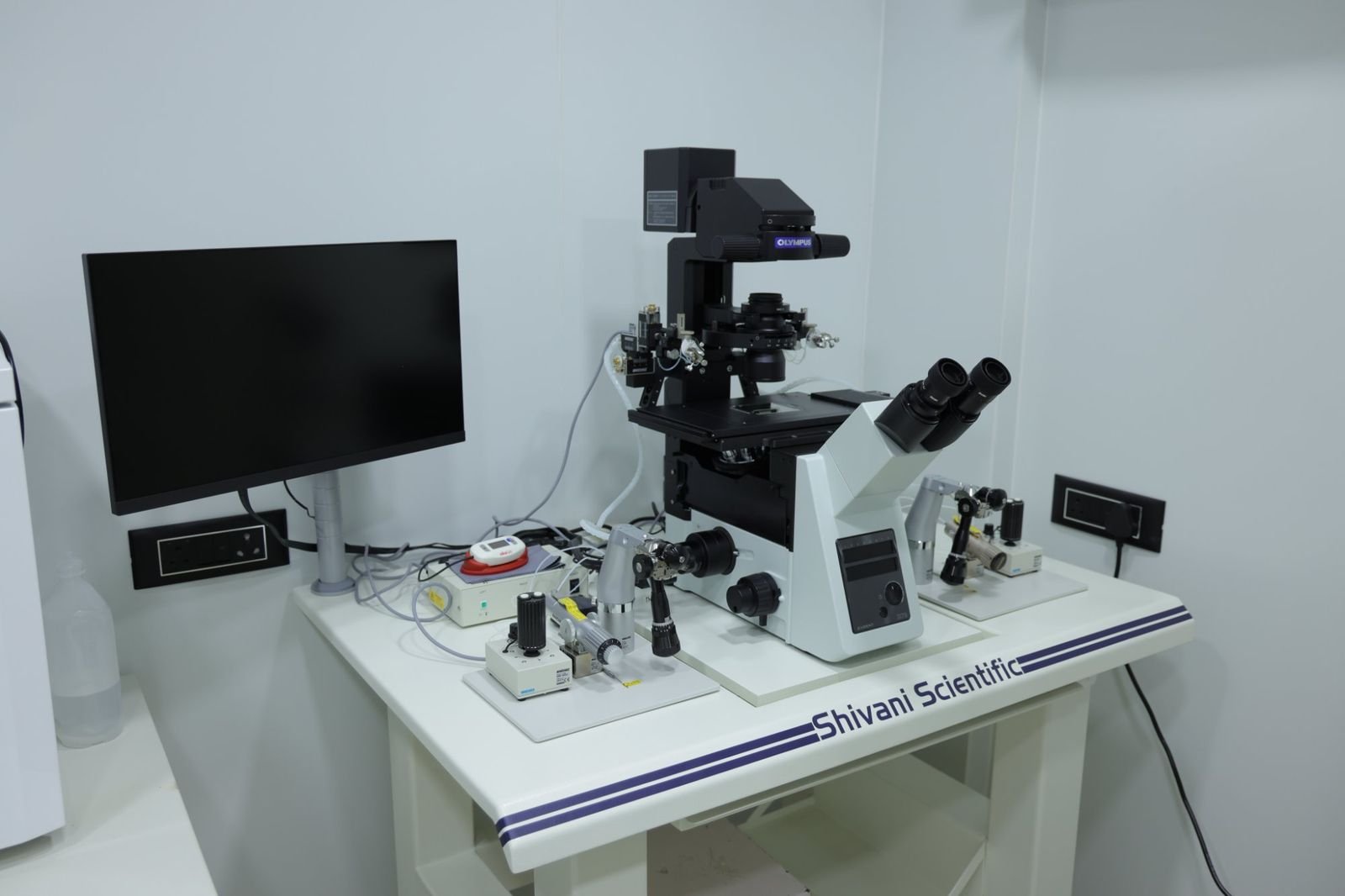 ICSI workstation in the embryology laboratory, Cosmic, Naroda